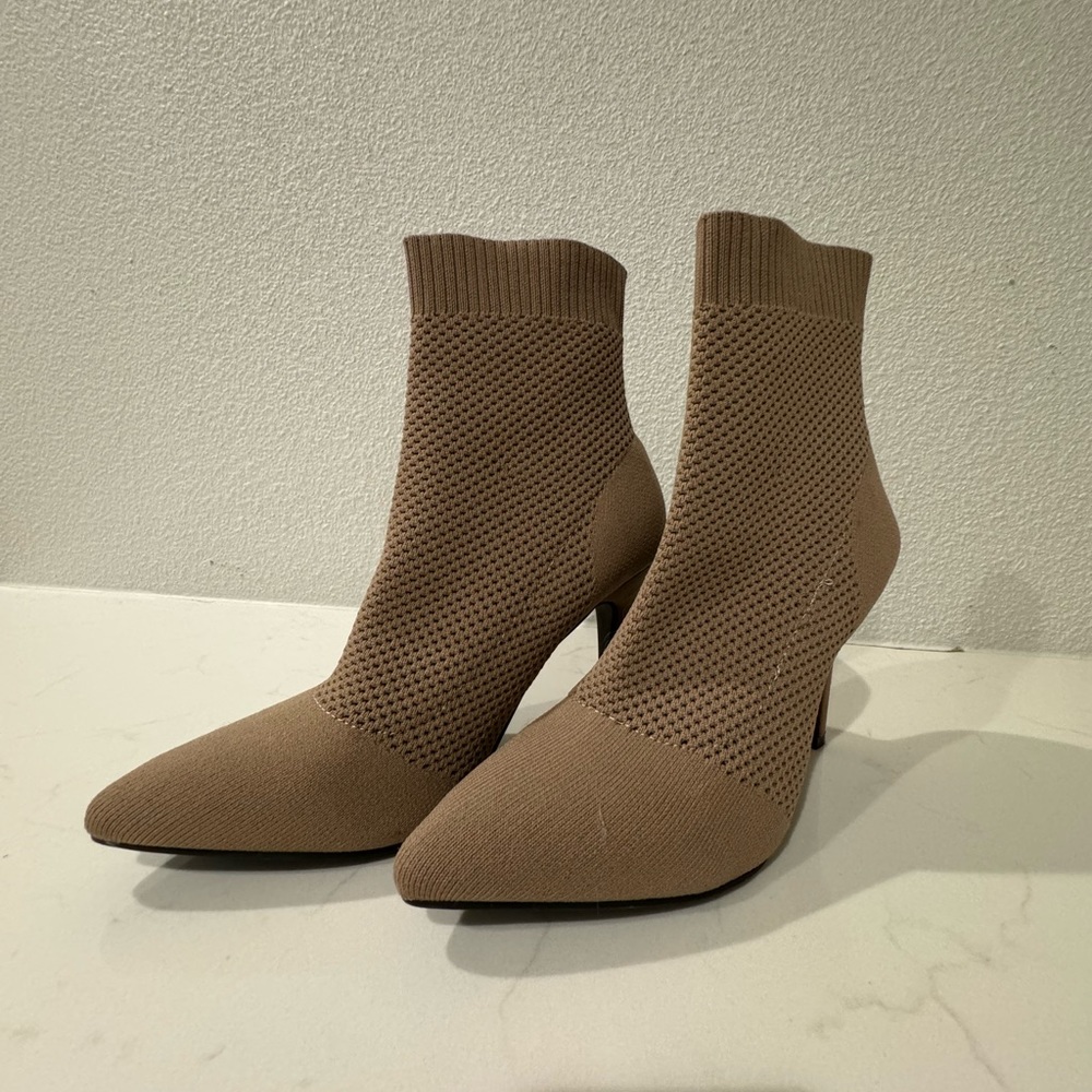 Ankle Heel Boots Size: 4.5